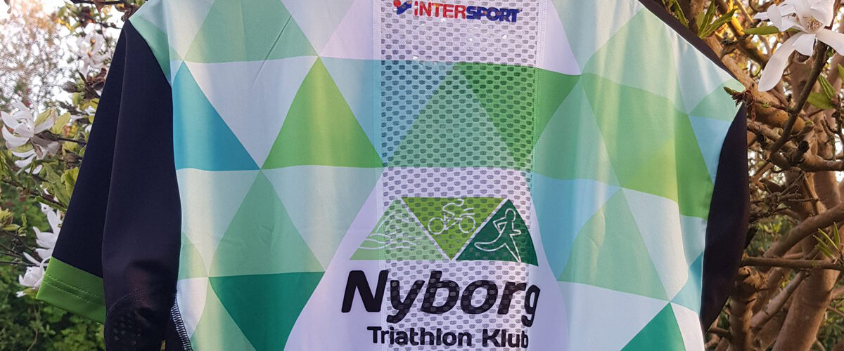 Løbe-T-shirt med klublogo, tekst og dannbrog